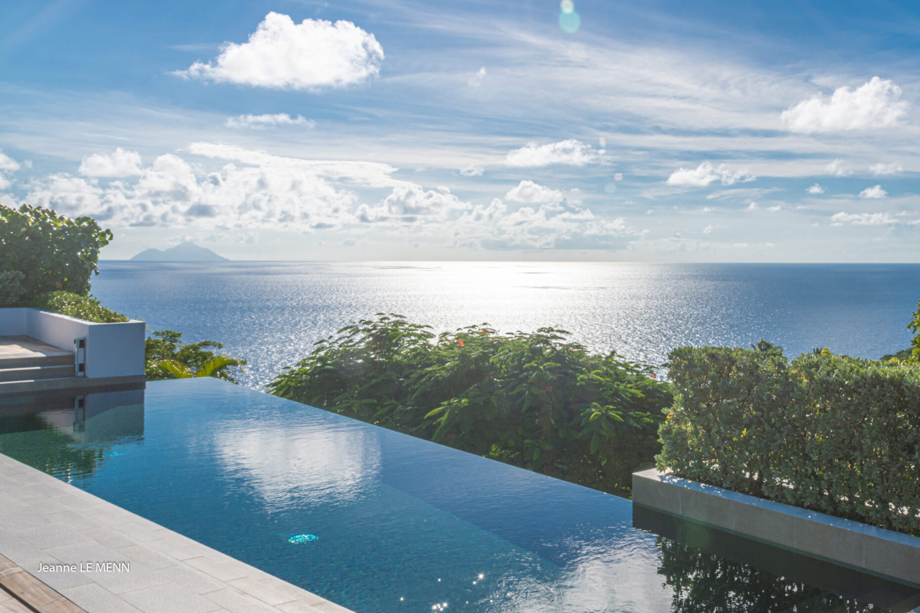 Villa Palm Springs St. Barts infinity pool overlooking the ocean